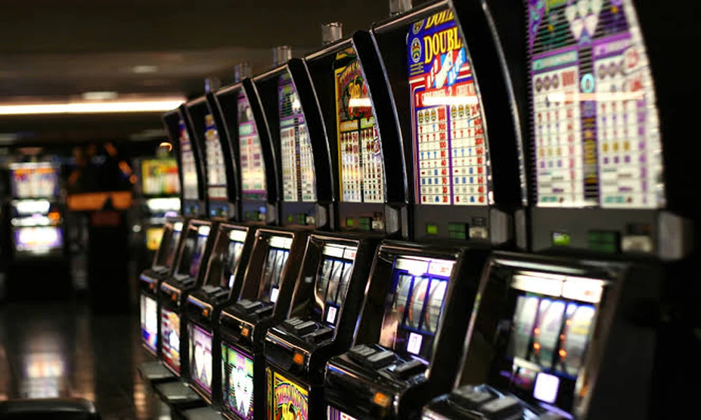 How do bitcoin gambling roulette platforms support wide player participation?