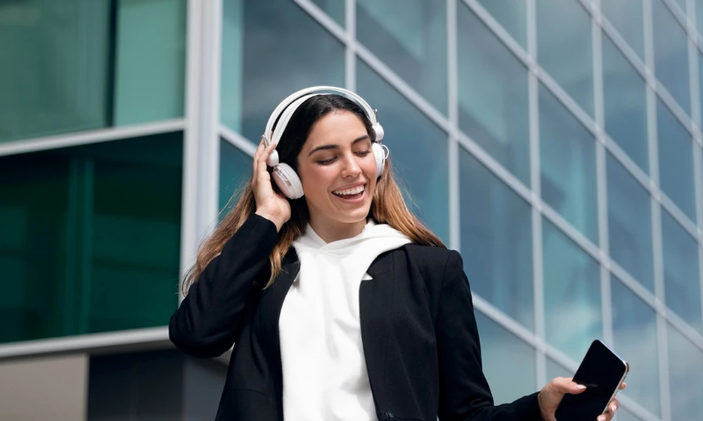 Why the Right Bluetooth Headphones are Essential for Singapore’s Urban Life